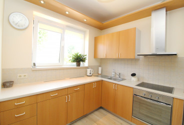 Spacious, bright studio apartment for rent in Čekurkalns