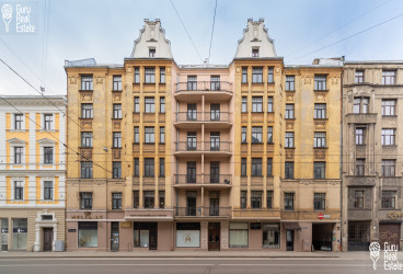 Stylish apartments in a renovated house, in the city center