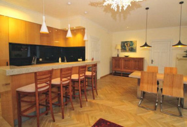 Luxury two-bedroom apartment in the quiet centre