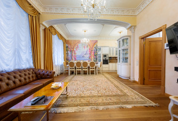 Elegant Empire style apartment, in the very center of the city! 