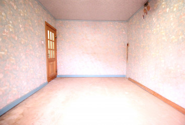1 bedroom flat, ready for renovation, is waiting for its new owners. 