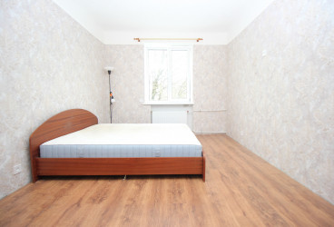 Spacious flat where you can bring your design ideas to life.