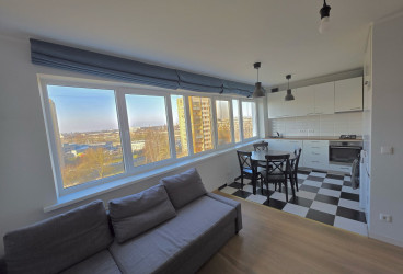 Bright, sunny 3-room apartment with a nice view in Skanstes district.