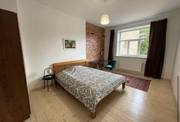 Stylish 3-Room Apartment in a Renovated Building in the Quiet Centre