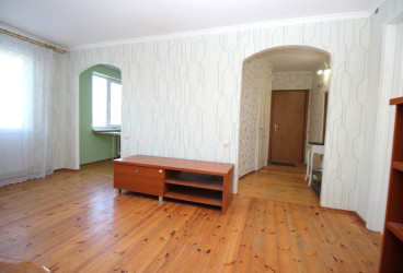 Gaišs un silts dzīvoklis ar lielisku atrašanās vietu.  