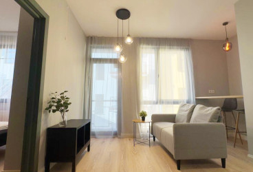 Gaišs dzīvoklis ar balkonu Rīgas centrā