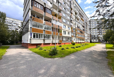 Plašs 4 istabu dzīvoklis izdevīgā un zaļā rajonā