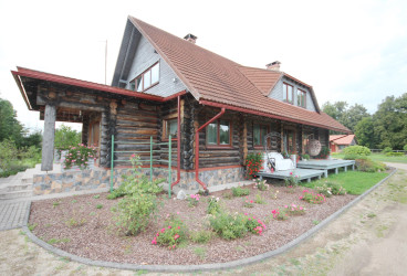 Mājīga un plaša ģimenes māja pie Mazās Juglas upes — Jūsu sapņu ģimenes ligzda